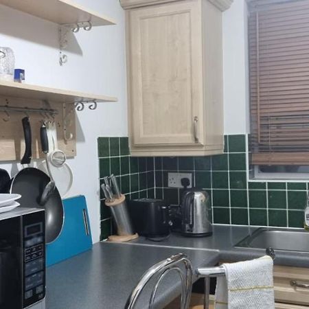 2 Bedroom Apartment - Greater London Dagenham Luaran gambar