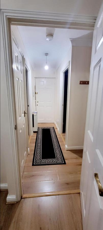 2 Bedroom Apartment - Greater London Dagenham Luaran gambar