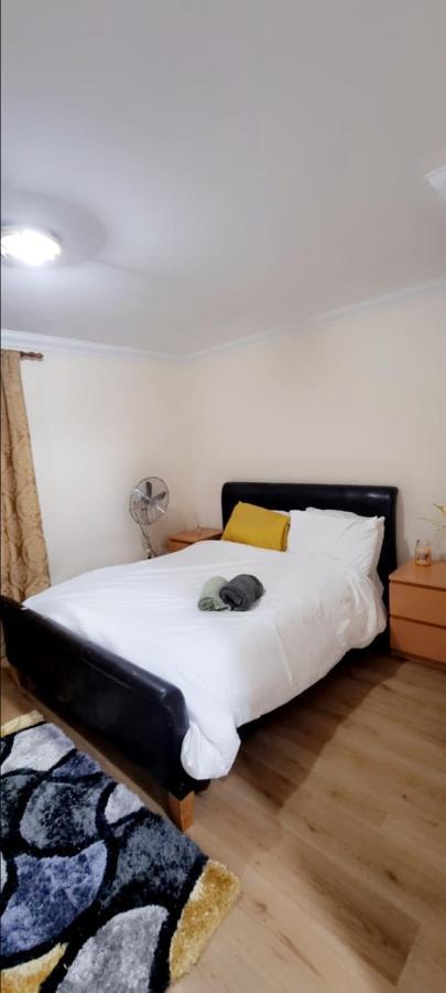 2 Bedroom Apartment - Greater London Dagenham Luaran gambar
