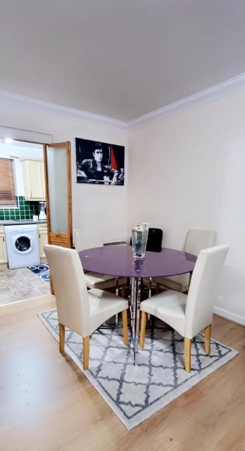2 Bedroom Apartment - Greater London Dagenham Luaran gambar