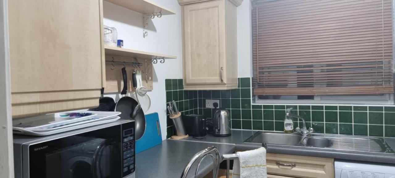 2 Bedroom Apartment - Greater London Dagenham Luaran gambar