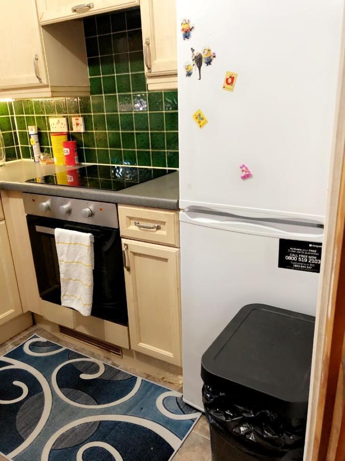 2 Bedroom Apartment - Greater London Dagenham Luaran gambar