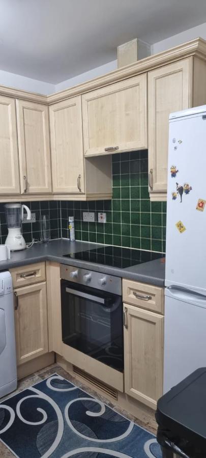 2 Bedroom Apartment - Greater London Dagenham Luaran gambar
